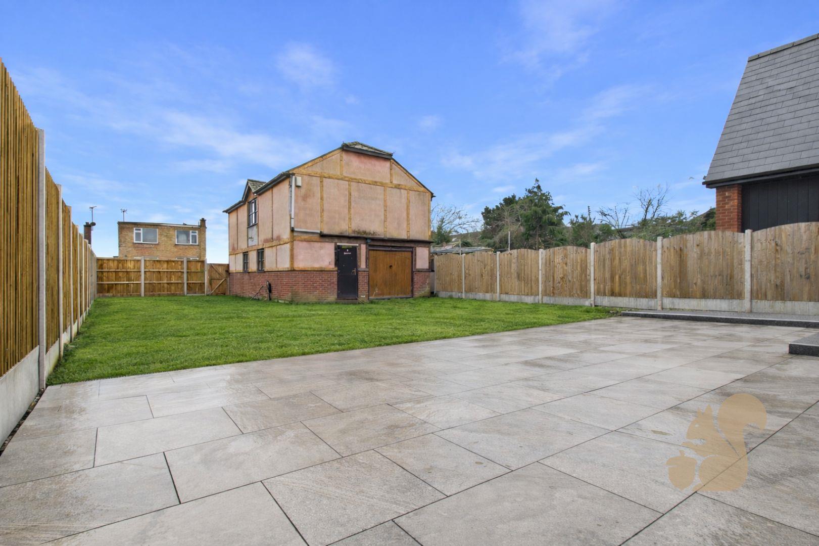 9 Kingsland - Garden.jpg